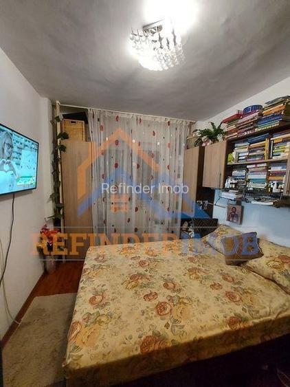 Apartament de vanzare cu 3 camere, 2 gr sanitare - zona 13 Septembrie - 4