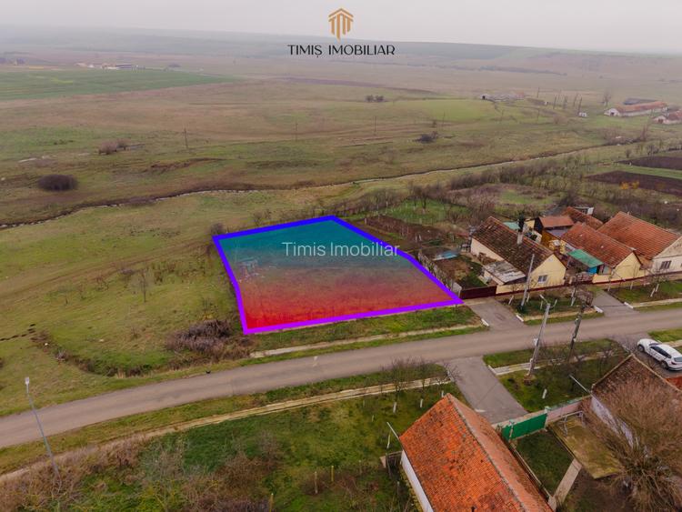 Teren Ianova 1200 mp, vatra satului | asfalt, utilitati | Comision 0% - 4