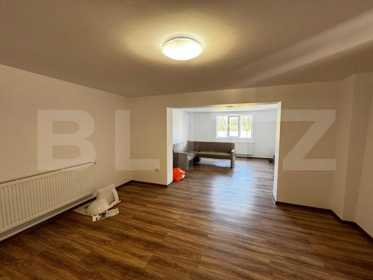 Casă cu 5 camere și spațiu comercial, teren 4079mp, zona Stremț - Teius