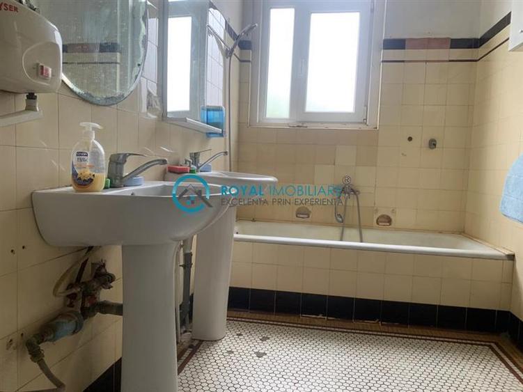 Royal Imobiliare - Vanzare Casa D+P+M, Ultracentral