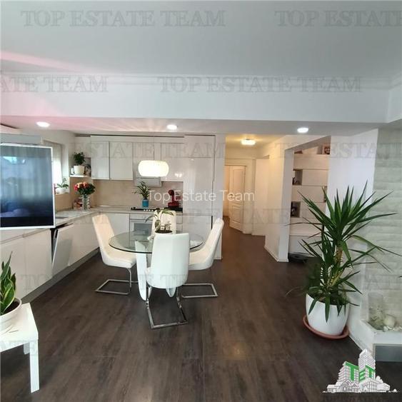 Apartament  de vanzare 4 camere si curte/ Domnesti - 3