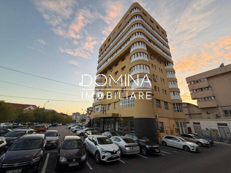 *Spațiu ultracentral 220 mp* - vânzare/închiriere- vizibilitate maximă - 4