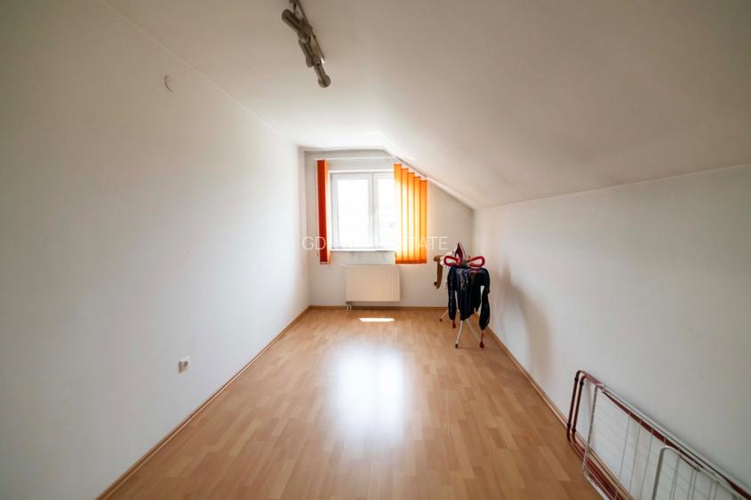 Vilă in Andrei Mureșanu,  6 camere, teren 600 mp - 18
