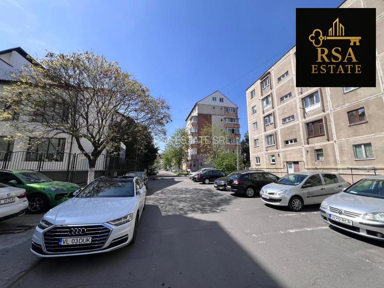 Spatiu comercial de vanzare  central Regina Maria Valcea, vitrina stradala - 2