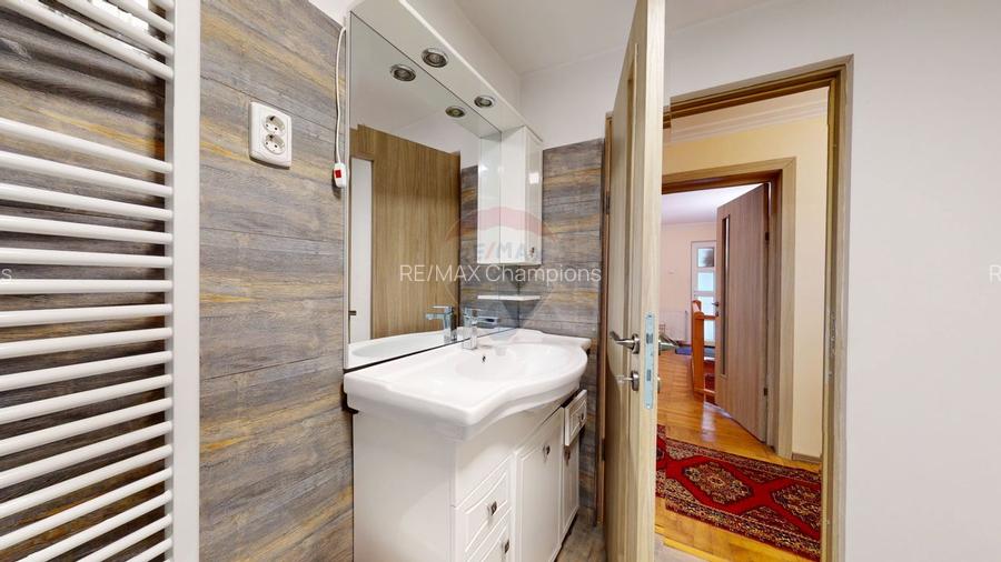 Casă / Vilă cu 9 camere de vânzare în zona Valea Cerbului - 9