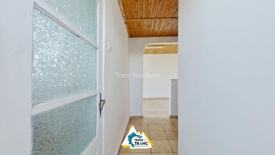 Clădire împunătoare de 540 mp pe 2 nivele în Sânnicolau Mic - 9