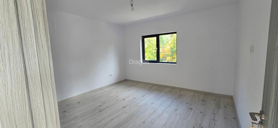 Casă Individuală Cuplată, 4 camere , Stradă asfaltată , Toate utilitățile - 14