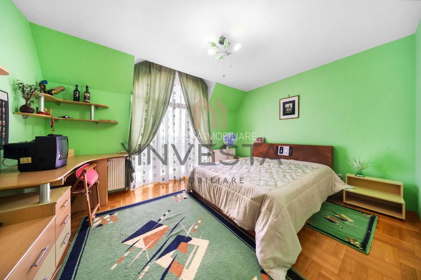 Casa individuala cu 7 camere, 260 mp, teren 900 mp, front 19m, Europa - 15