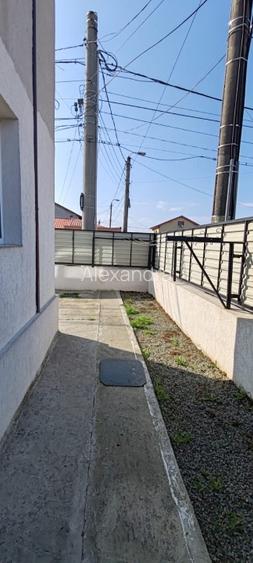 Casă cu curte și garaj de vânzare  - 3