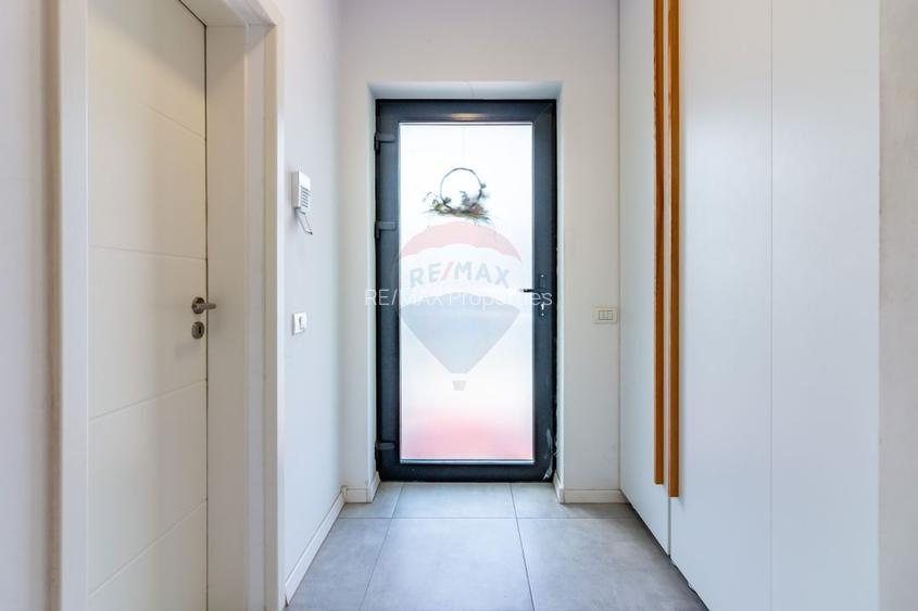 Casă / Vilă cu 5 camere de vanzare, Laguna Albastra, str. Fermei - 24