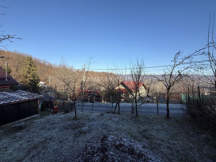 Casa demolabila  și teren 800mp cu toate utilitățile deschidere 26,5mp - 25