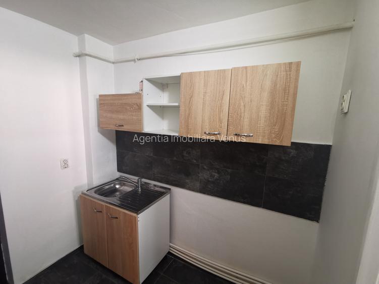 Garsoniera renovata zona Liceului Pedagogic - 2