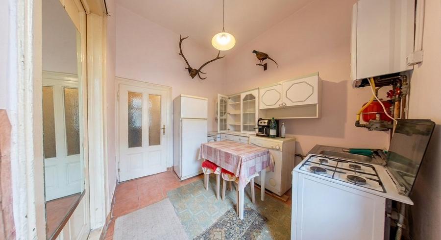 Apartament cu 2 camere în centrul Aradului, la curte comuna