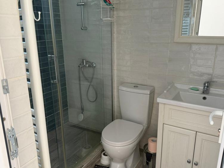 Casa de inchiriat semicentral pentru locuit sau birouri/cabinete