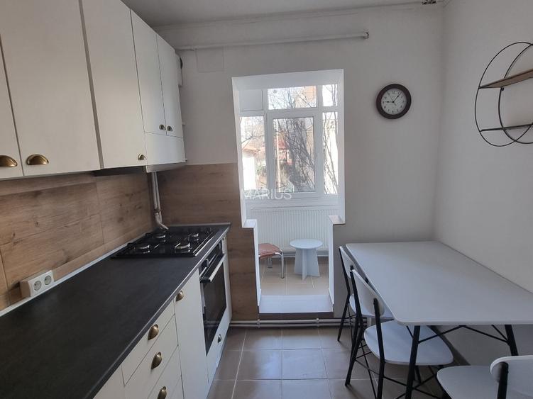 Apartament de inchiriat, doua camere, complet renovat, prima inchiriere.  - 12