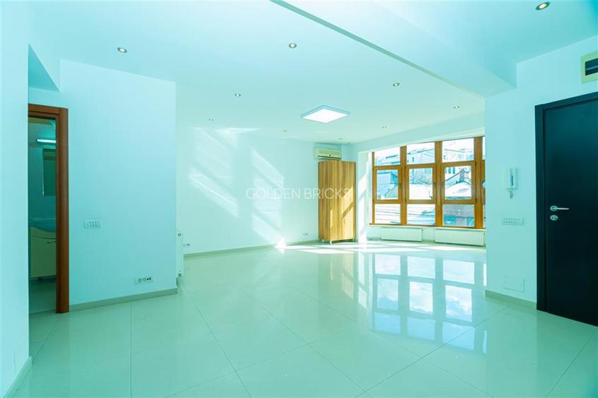 Piata Victoriei | Parter si etaj in vila | Garaj | 160mp - 5