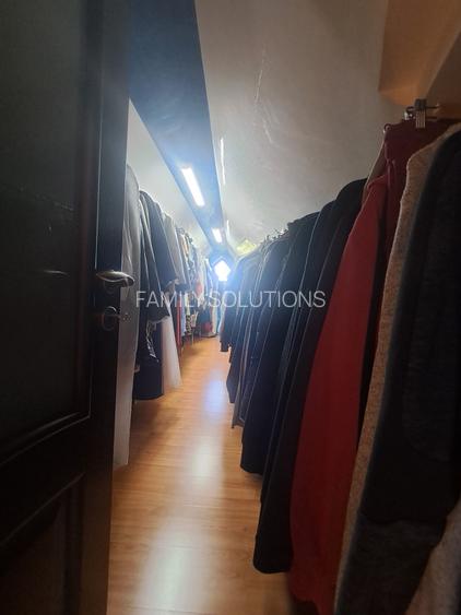 Casa individuala cu piscina. P+1+M. zona foarte buna - 19