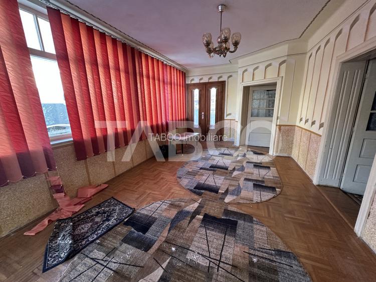 Casa cu potential de investitie 280 mp utili teren liber 2064 Cincu - 3