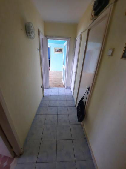 Apartament cu 2 camere, etajul 2/4, zona Podu Ros