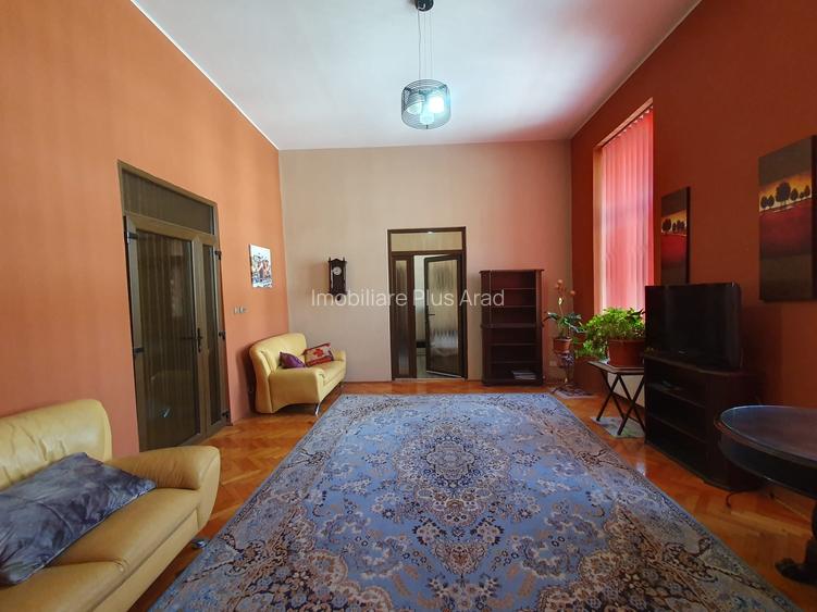 Vand apartament la casa ultracentral 3 camere etaj 1 - 3