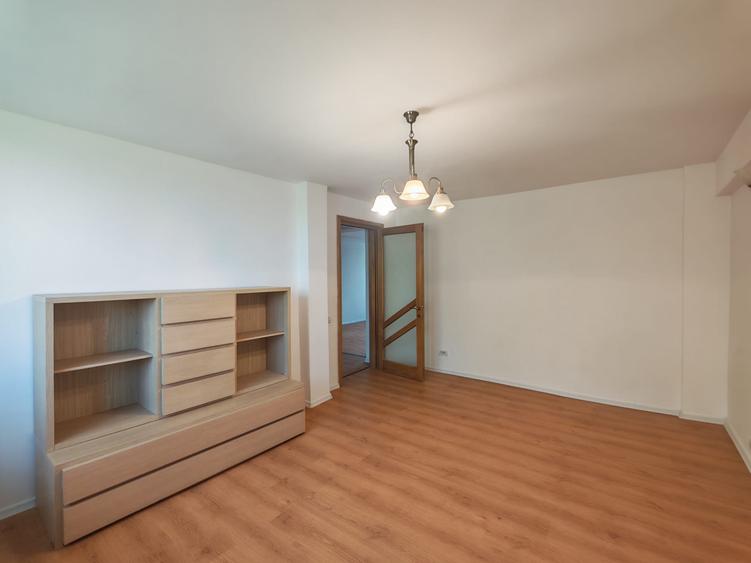 Apartament 3 camere decomandate Razboieni