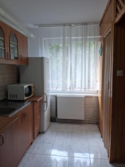 Inchiriez apt. 2 camere in 7 Noiembrie - 8