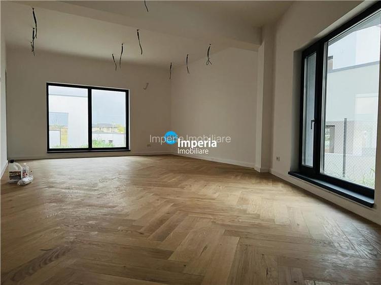 Persoana fizica de vanzare doua VILE DE LUX cu vedere la lac CORBEANCA - 9