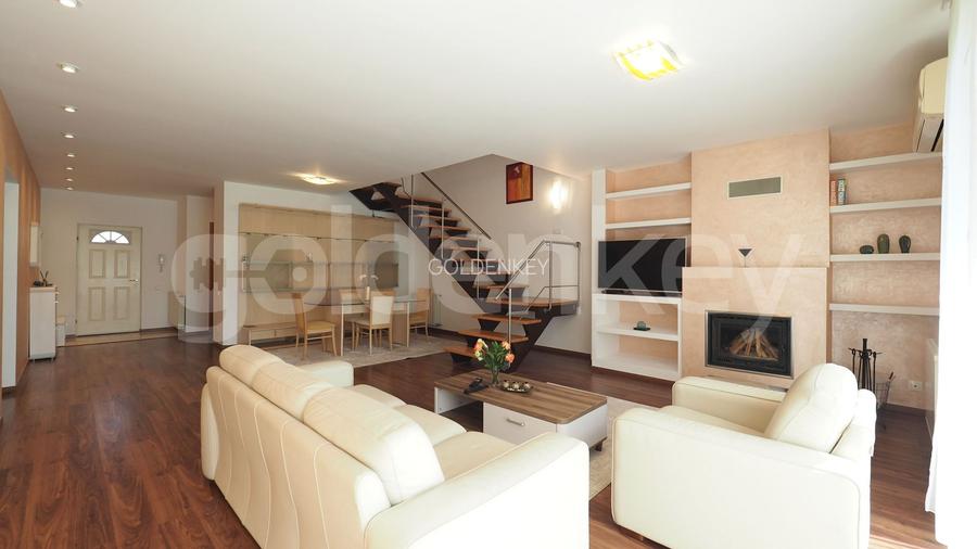 Vila cocheta cu 6 camere, piscina comuna si loc de joaca - 2