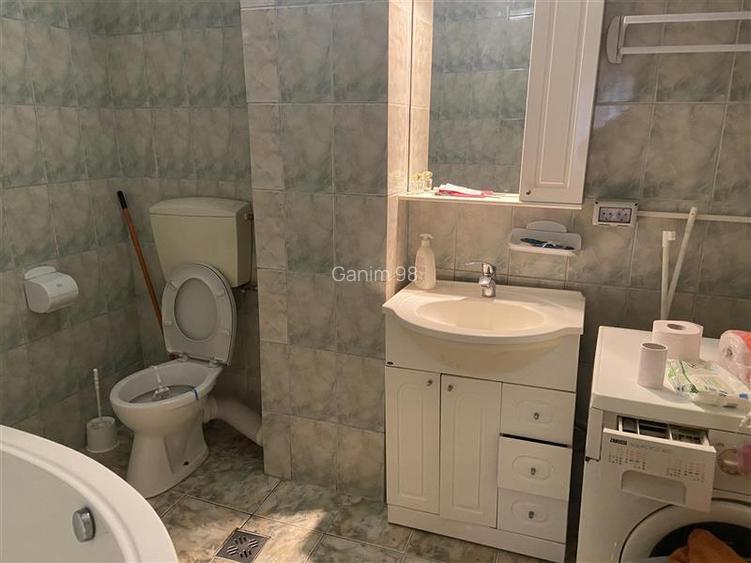 Apartament 2 camere , zona centrala - Scoala nr 10,etaj 2 8  , decomandat - 15