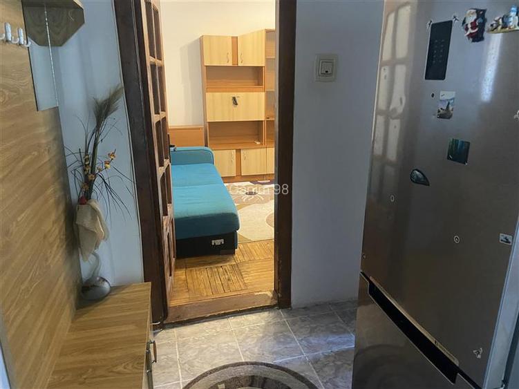 Apartament 2 camere, cartier Sud , et 3 4 , decomandat , centrala termica propri - 12