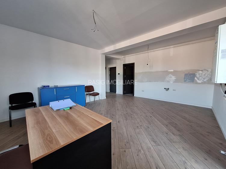 Ultimul apartament la  parter , 2 camere, curte privata ,negociabil - 5