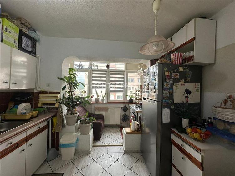 Apartament 3 camere decomandat zona Vasile Aaron - 13