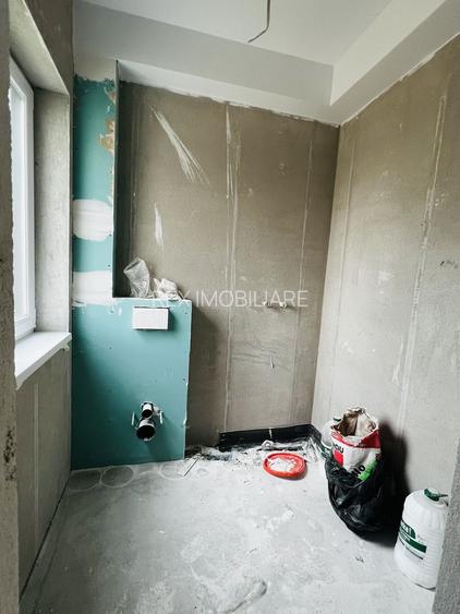 Duplex nou cu 5 camere despartit prin garaj - Dumbravita - 9