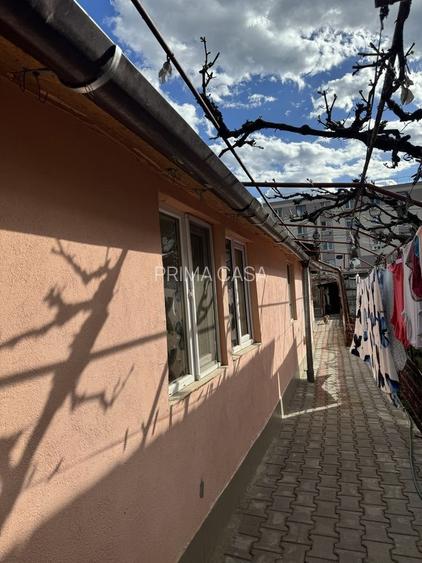 Casa cu 5 camere in zona D. Filipescu Posta teren 400mp Pret: 110.000 neg. - 2