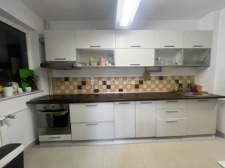 Centru apartament 3 camere renovat etajul 1 vedere stradala - 5