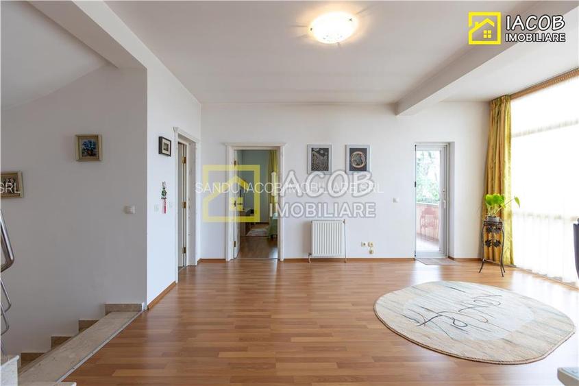 1/2 Duplex  S+D+P+2E, 455 mp in zona centrala a mun. Bacau - 38
