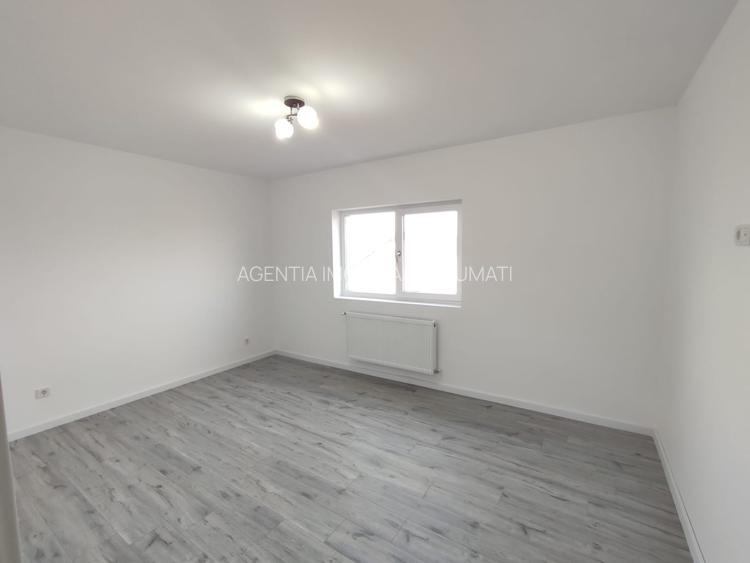 Casă modernă cu living spectaculos - 10