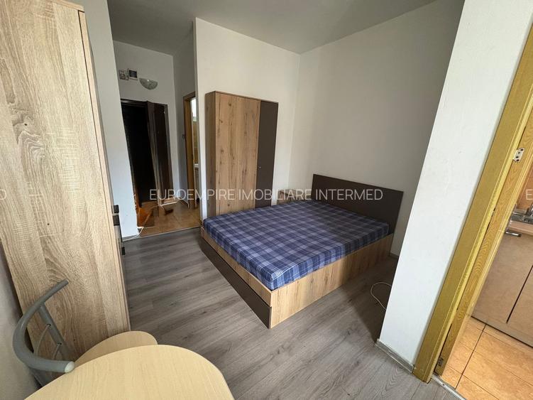 Garsoniera decomandata, zona CET - 5