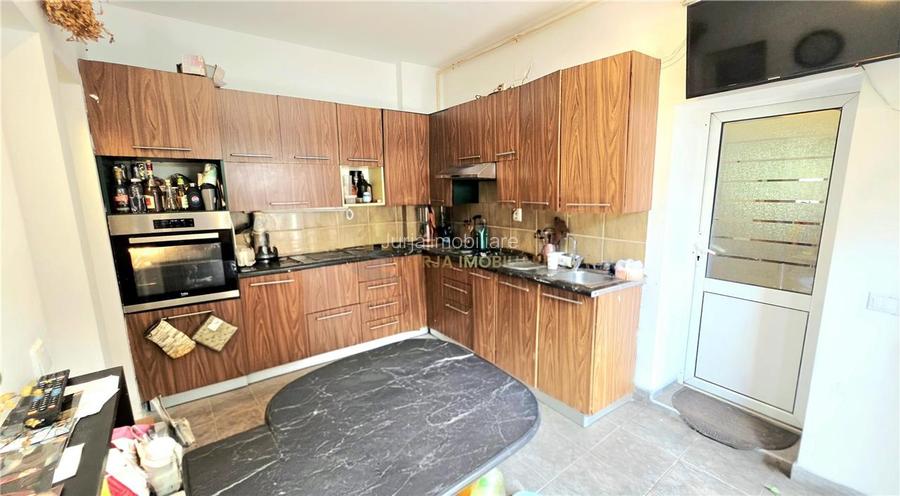 CASA 5 CAMERE 145 MP TEREN 660 MP DAMBUL ROTUND - 15