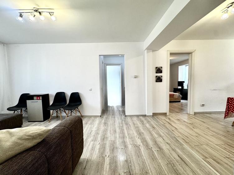 Apartament 4 camere, spațios, in zona Centralǎ- Piața Mǎrǎști