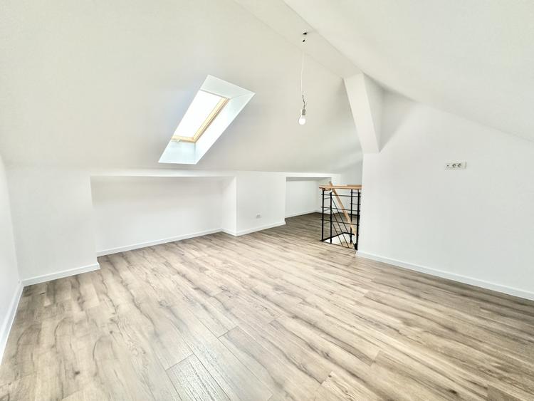 Duplex cu mansarda - 3 camere - Teren 275 mp - Mosnita