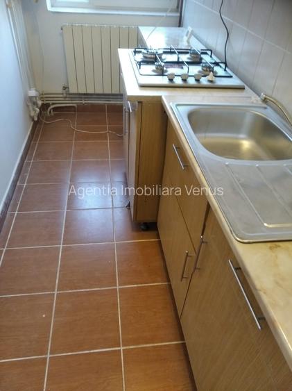 Apartament renovat Scoala 7 - 3