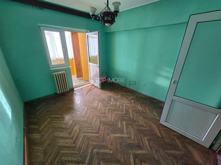 Dacia - la bulevard 2 camere decomandat, etaj intermediar, liber - 3