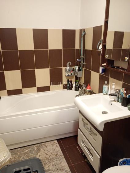 Apartament cu 3 camere decomandat, etaj 1/4,  zona Canta - 6