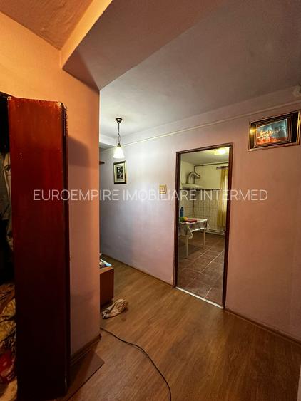 Apartament 2 camere decomandate zona Poarta 6 - 4