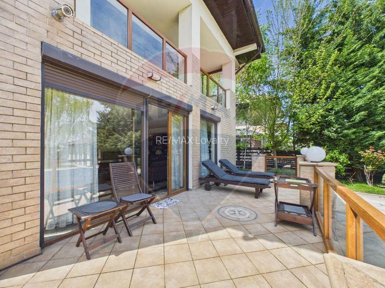De vanzare Casă / Vilă cu 9 camere la lac cu piscina - 7