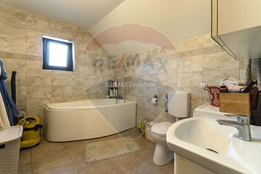 Casa de Poveste - Feldioara, str. Barsei/ 4 camere/ curte! - 33