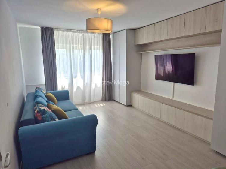 Apartament doua camere, decomandat, renovat recent. Central - 10