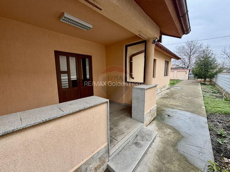 Casă / Vilă cu 4 camere Vanatori - 2