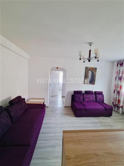 Apartament 2 camere luminos, loc de parcare. Se afla la 5 minute de Coresi.Zona - 3